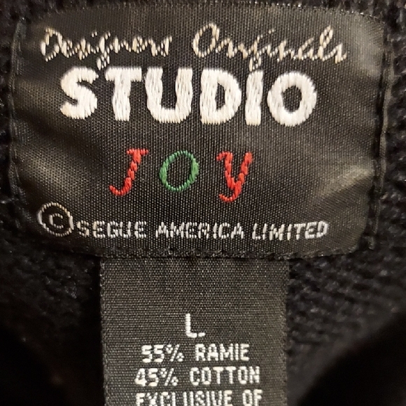 Women's V-Neck Sweater Vest with Snowflake Design - Picture 2 of 5